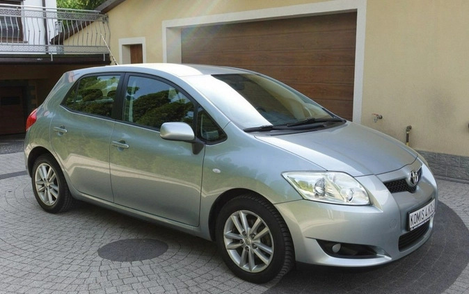 Toyota Auris cena 23900 przebieg: 143000, rok produkcji 2010 z Czarne małe 172